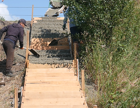 В Усть-Куте начался ремонт лестниц. Будут приведены в порядок 11 объектов.