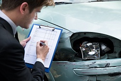В каких случаях проводится независимая экспертиза (оценка) повреждённого автомобиля?