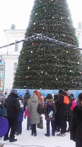 В субботу 21 декабря на площади водного вокзала состоялось открытие центральной городской ёлки.
