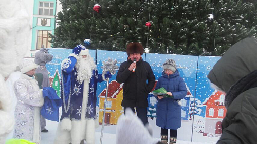 В субботу 21 декабря на площади водного вокзала состоялось открытие центральной городской ёлки.